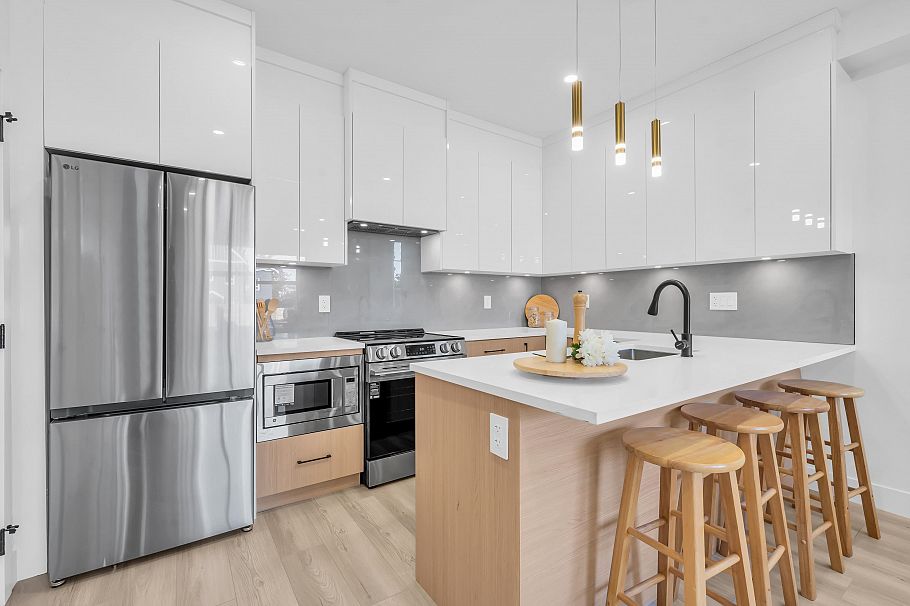 2 4587 Knight Street Vancouver, BC - 11