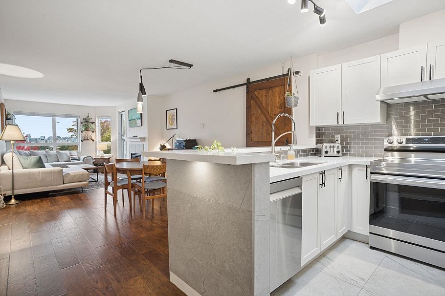 305 1707 Charles Street Vancouver, BC - 1