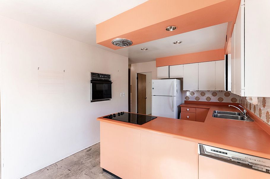 2878 W 14th Avenue Vancouver, BC - 11