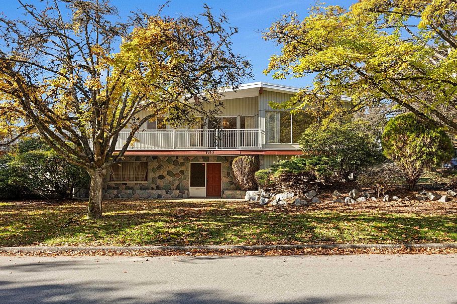 7649 Vivian Drive Vancouver, BC - 1