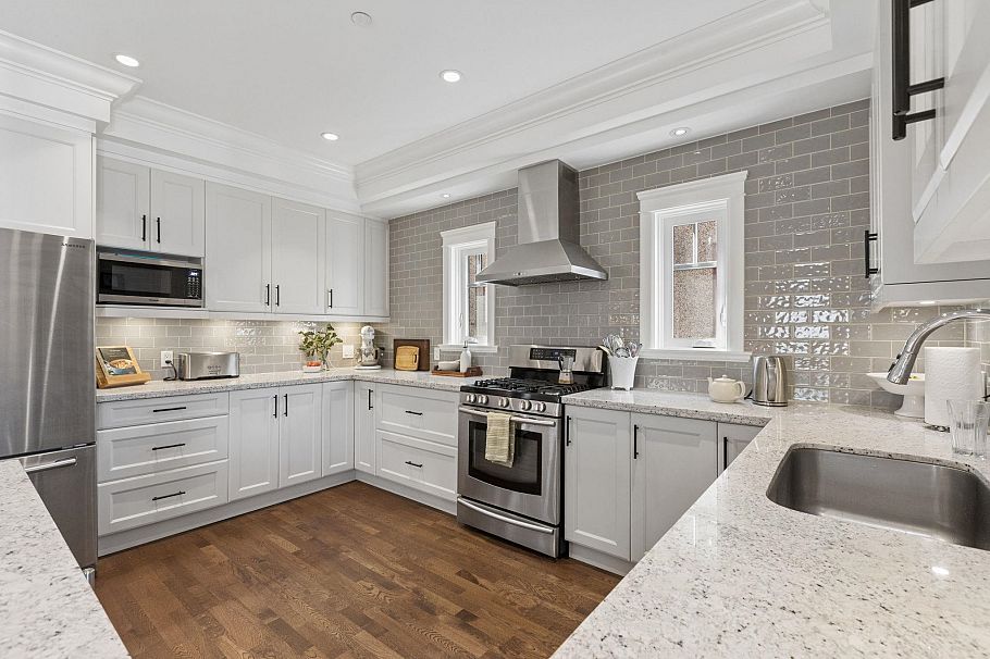 2533 Kitchener Street Vancouver, BC - 9
