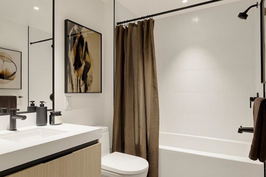 111 2235 E Broadway Vancouver, BC - 21