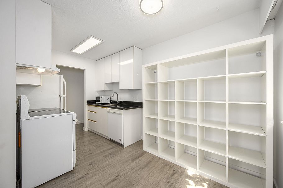 305 310 W 3rd Street North Vancouver, BC - 9