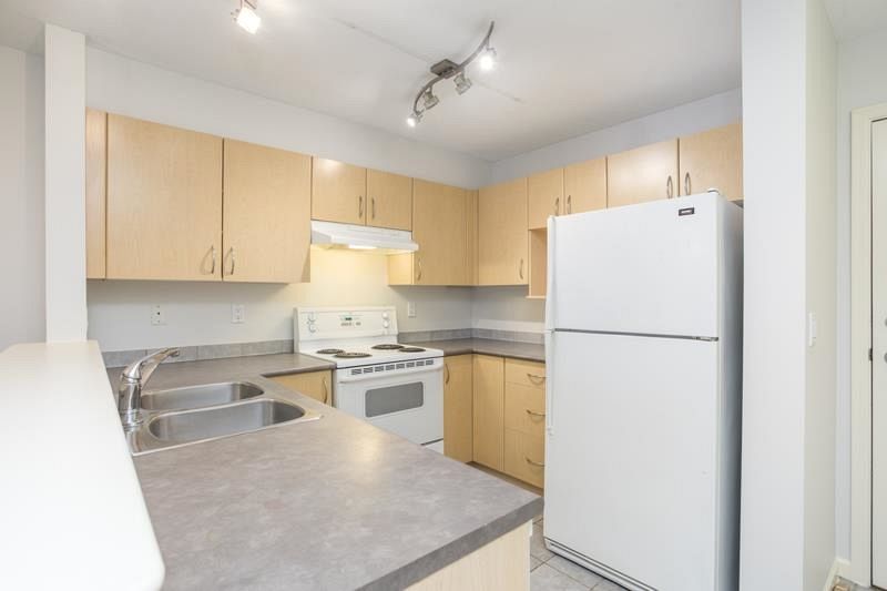 206 137 E 1st Street North Vancouver, BC - 14