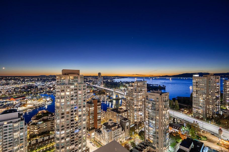 2802 1455 Howe Street Vancouver, BC - 3