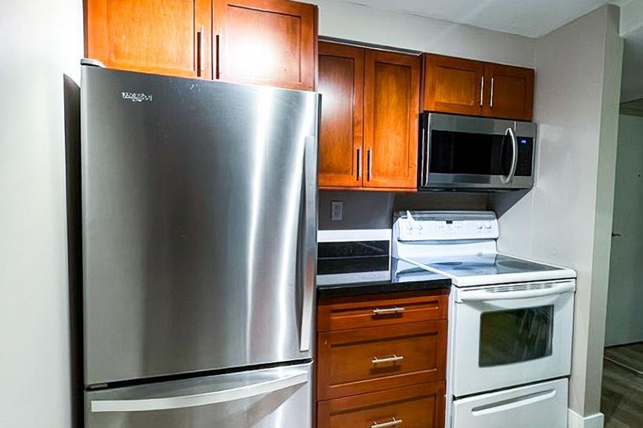 205 1270 Robson Street Vancouver, BC - 3