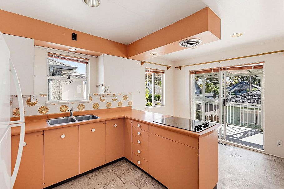 2878 W 14th Avenue Vancouver, BC - 10