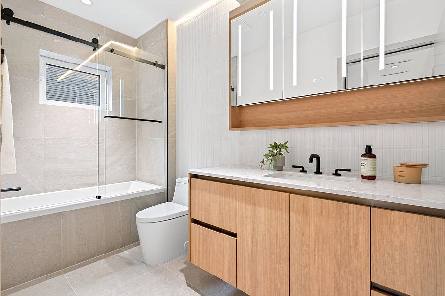 1 3315 W 10th Avenue Vancouver, BC - 16