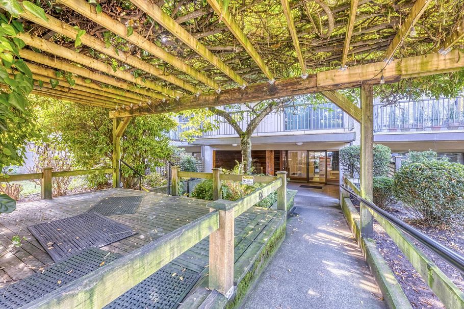 101 251 W 4th Street North Vancouver, BC - 22