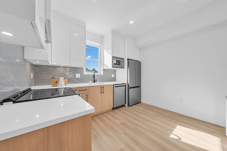 1 2554 Dundas Street Vancouver, BC - 27