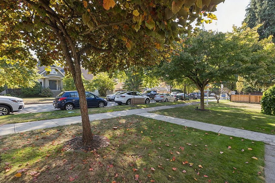 2533 Kitchener Street Vancouver, BC - 3