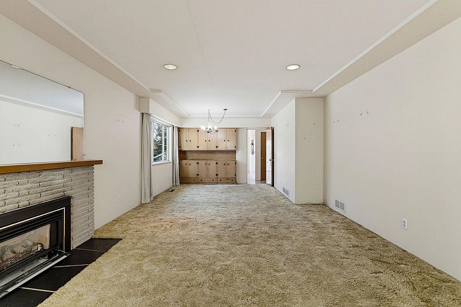 2878 W 14th Avenue Vancouver, BC - 5