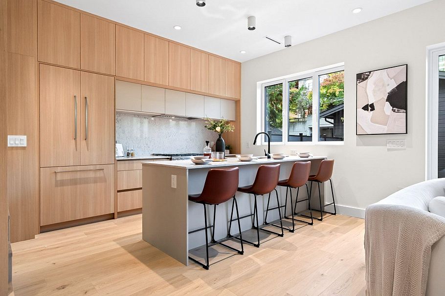 2 3315 W 10th Avenue Vancouver, BC - 5