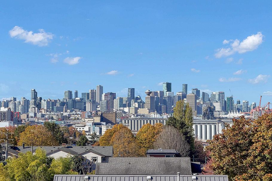 1 2554 Dundas Street Vancouver, BC - 5