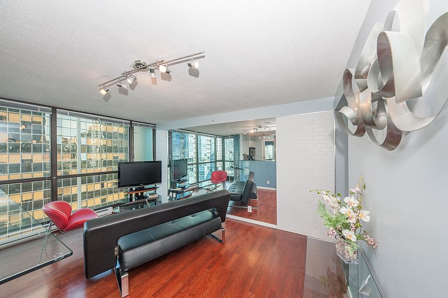 910 1367 Alberni Street Vancouver, BC - 3