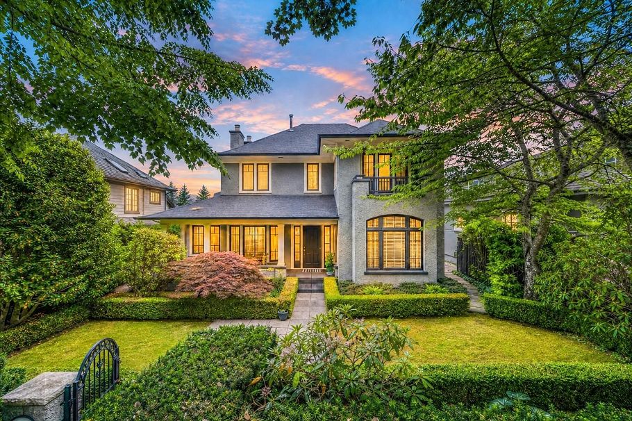 2599 W 36th Avenue Vancouver, BC - 1