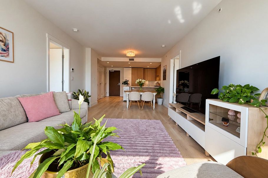 305 2707 Library Lane North Vancouver, BC - 4