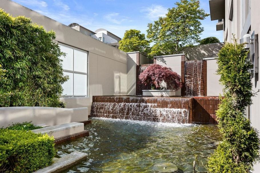 405 120 W 16 Street North Vancouver, BC - 1