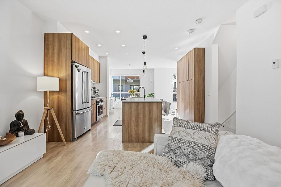 24 533 E 3rd Street North Vancouver, BC - 3