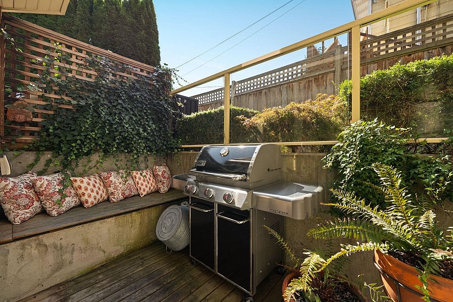 330 W 14th Avenue Vancouver, BC - 10
