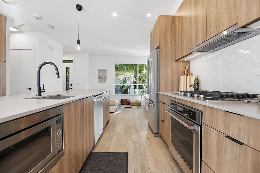24 533 E 3rd Street North Vancouver, BC - 7