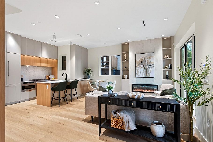 1 3315 W 10th Avenue Vancouver, BC - 5
