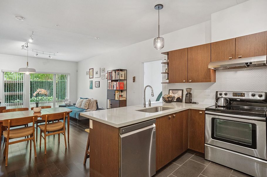 125 738 E 29th Avenue Vancouver, BC - 3