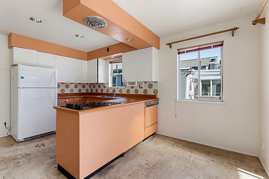 2878 W 14th Avenue Vancouver, BC - 9