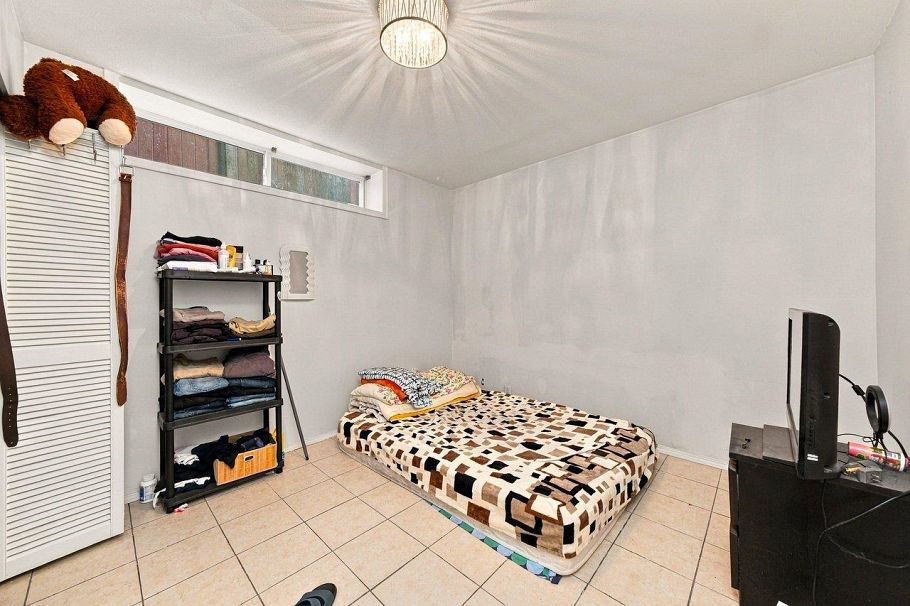 3895 Glendale Street Vancouver, BC - 32