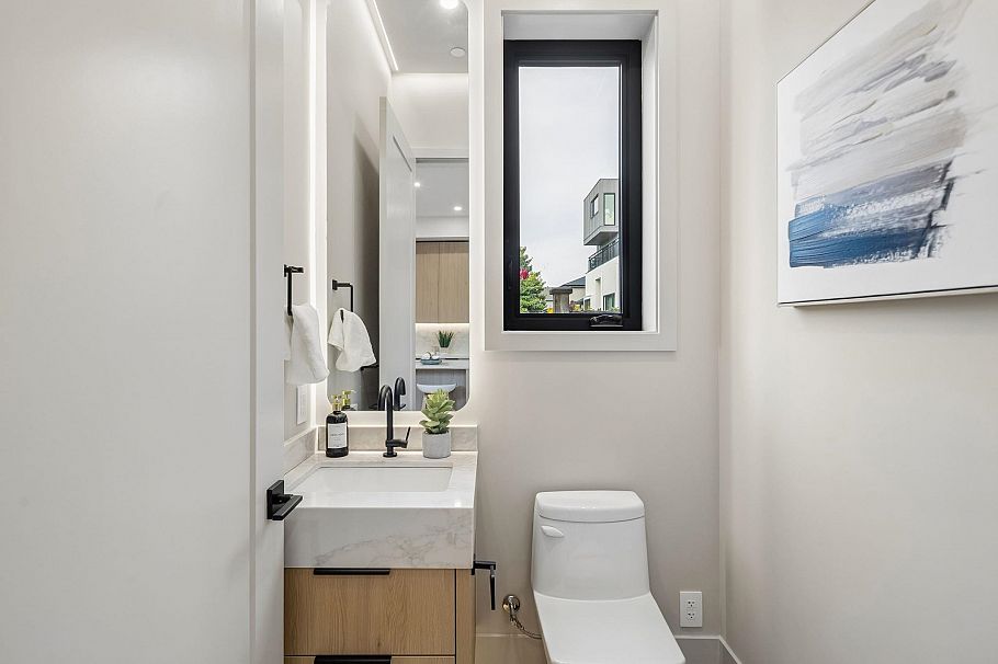 934 W 57th Avenue Vancouver, BC - 8