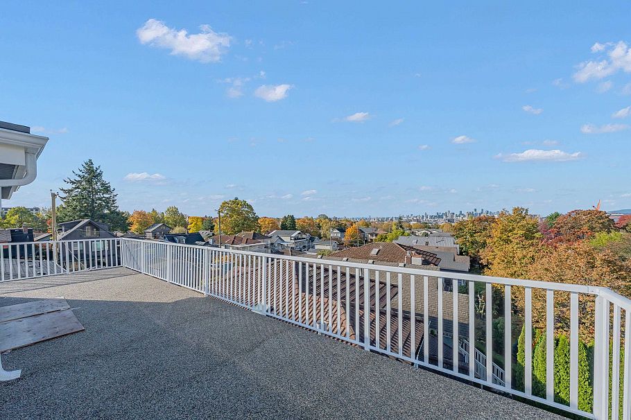 1 2554 Dundas Street Vancouver, BC - 3