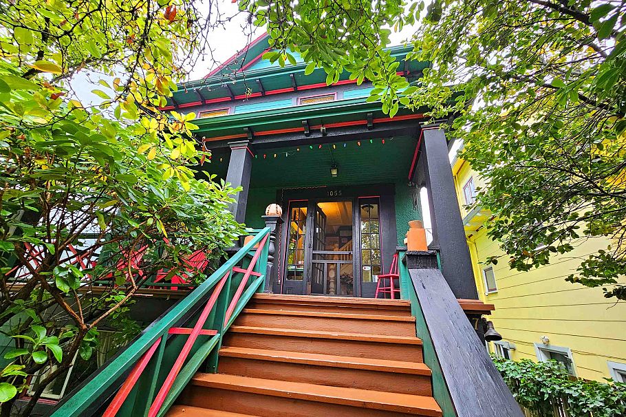 1055 E 11th Avenue Vancouver, BC - 5
