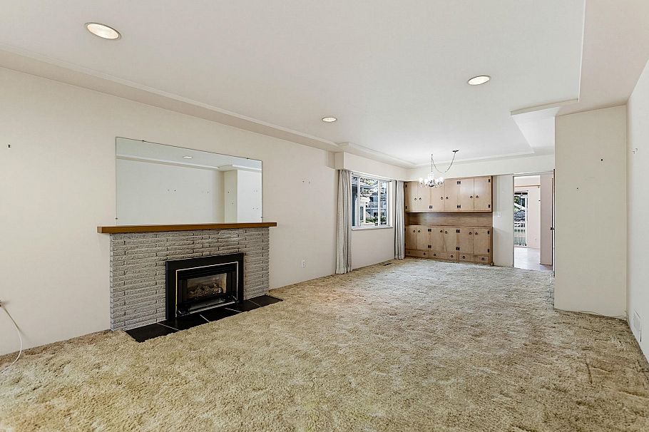 2878 W 14th Avenue Vancouver, BC - 4