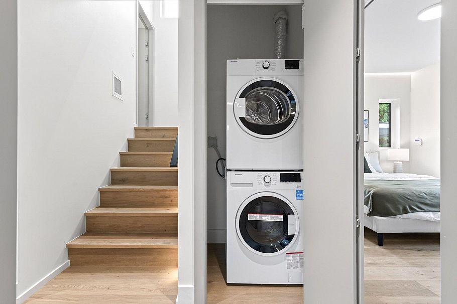2 3315 W 10th Avenue Vancouver, BC - 25