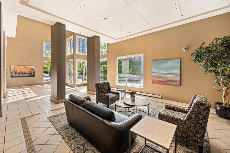 405 120 W 16 Street North Vancouver, BC - 12