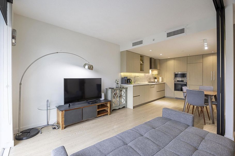 403 89 Nelson Street Vancouver, BC - 3