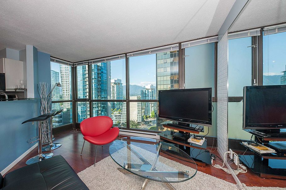 910 1367 Alberni Street Vancouver, BC - 4
