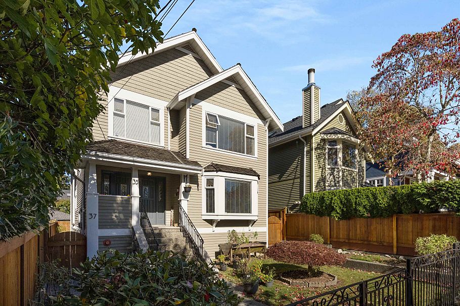 35 W 15th Avenue Vancouver, BC - 1