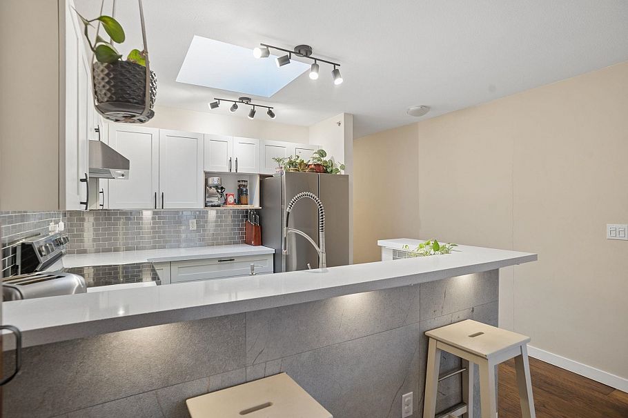 305 1707 Charles Street Vancouver, BC - 14