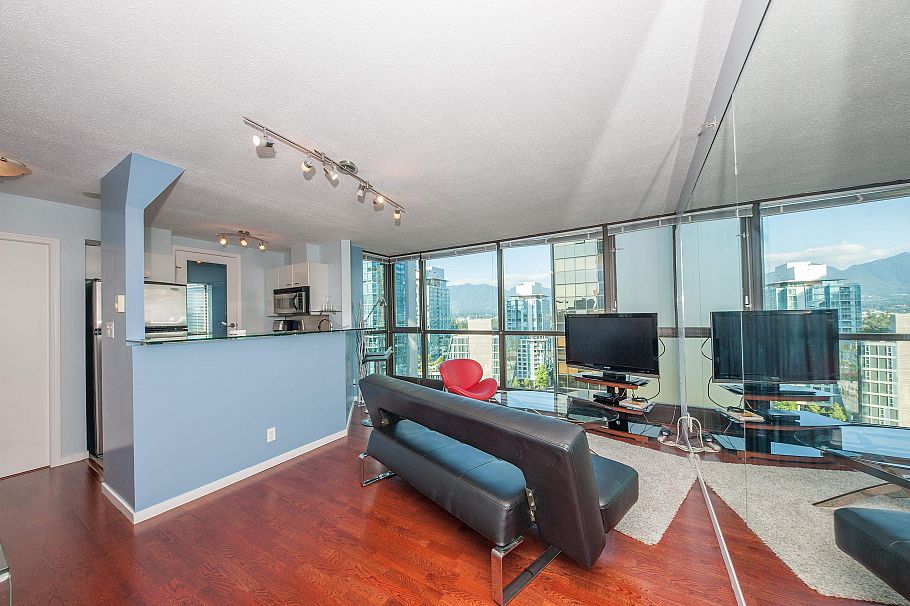 910 1367 Alberni Street Vancouver, BC - 5