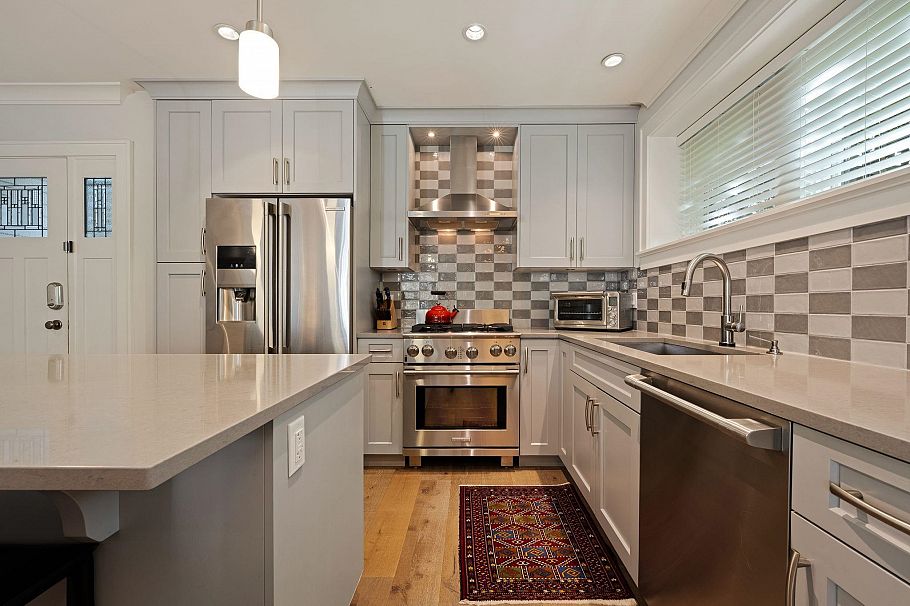 330 W 14th Avenue Vancouver, BC - 21