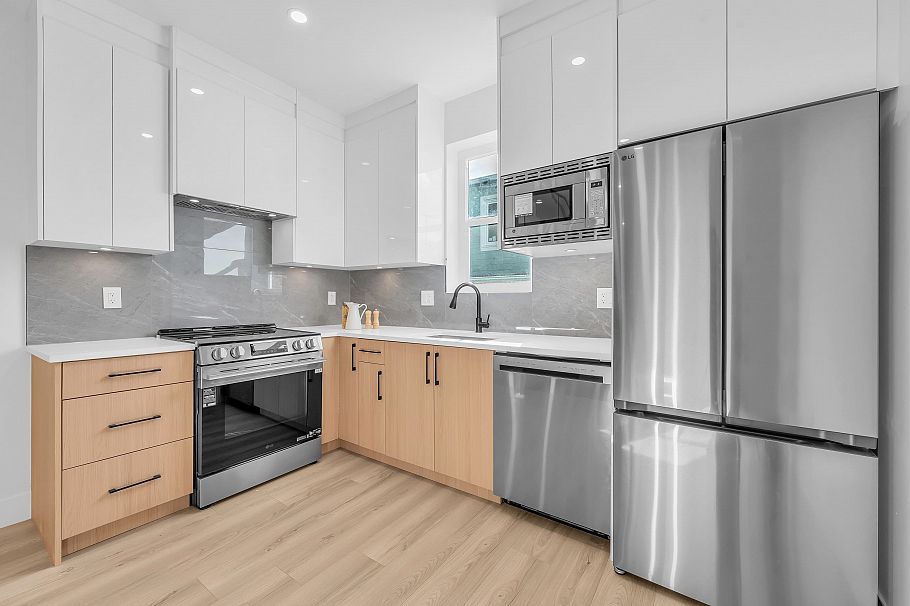 1 2554 Dundas Street Vancouver, BC - 24