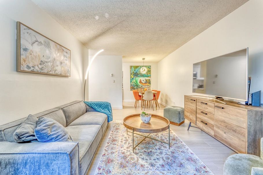 101 251 W 4th Street North Vancouver, BC - 5