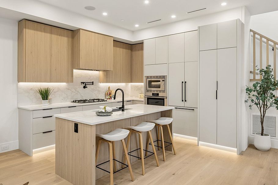 934 W 57th Avenue Vancouver, BC - 4