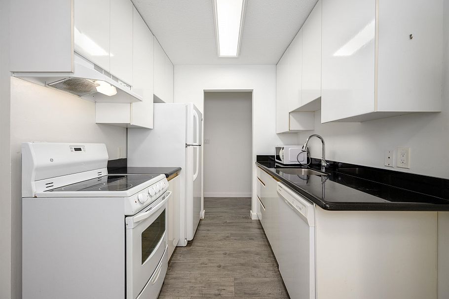 305 310 W 3rd Street North Vancouver, BC - 10
