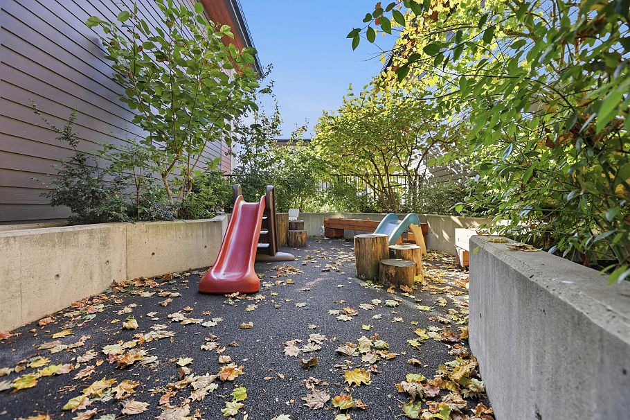 24 533 E 3rd Street North Vancouver, BC - 38