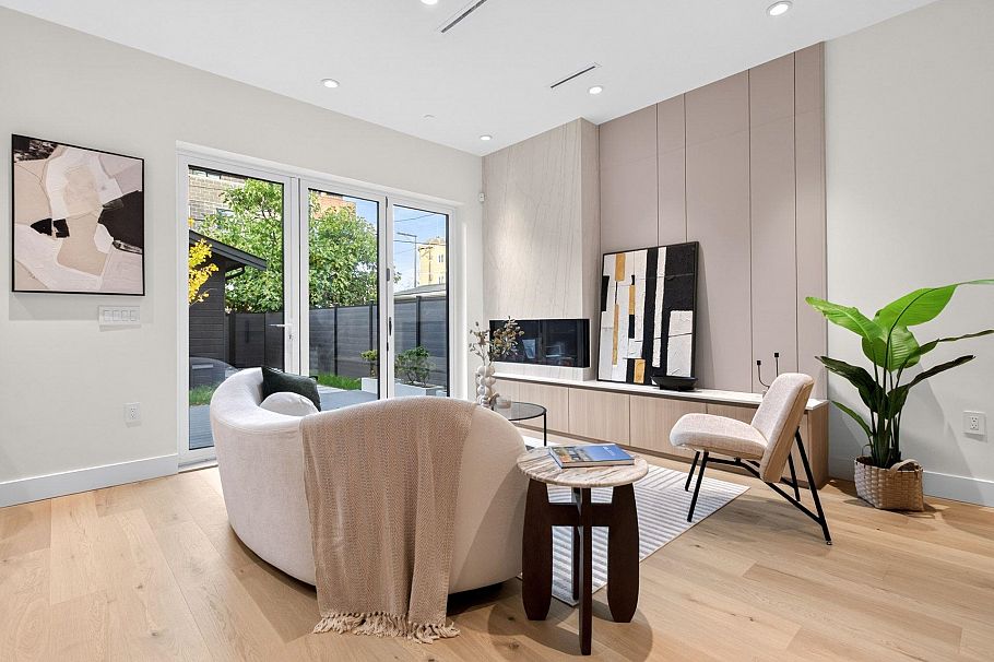 2 3315 W 10th Avenue Vancouver, BC - 3