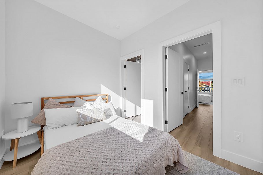 1 2554 Dundas Street Vancouver, BC - 20