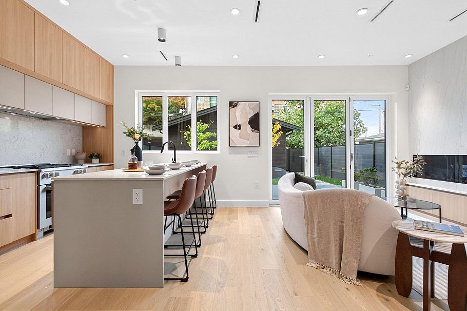 2 3315 W 10th Avenue Vancouver, BC - 4