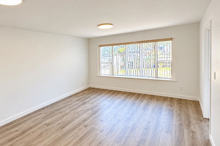 939 E 26th Avenue Vancouver, BC - 2